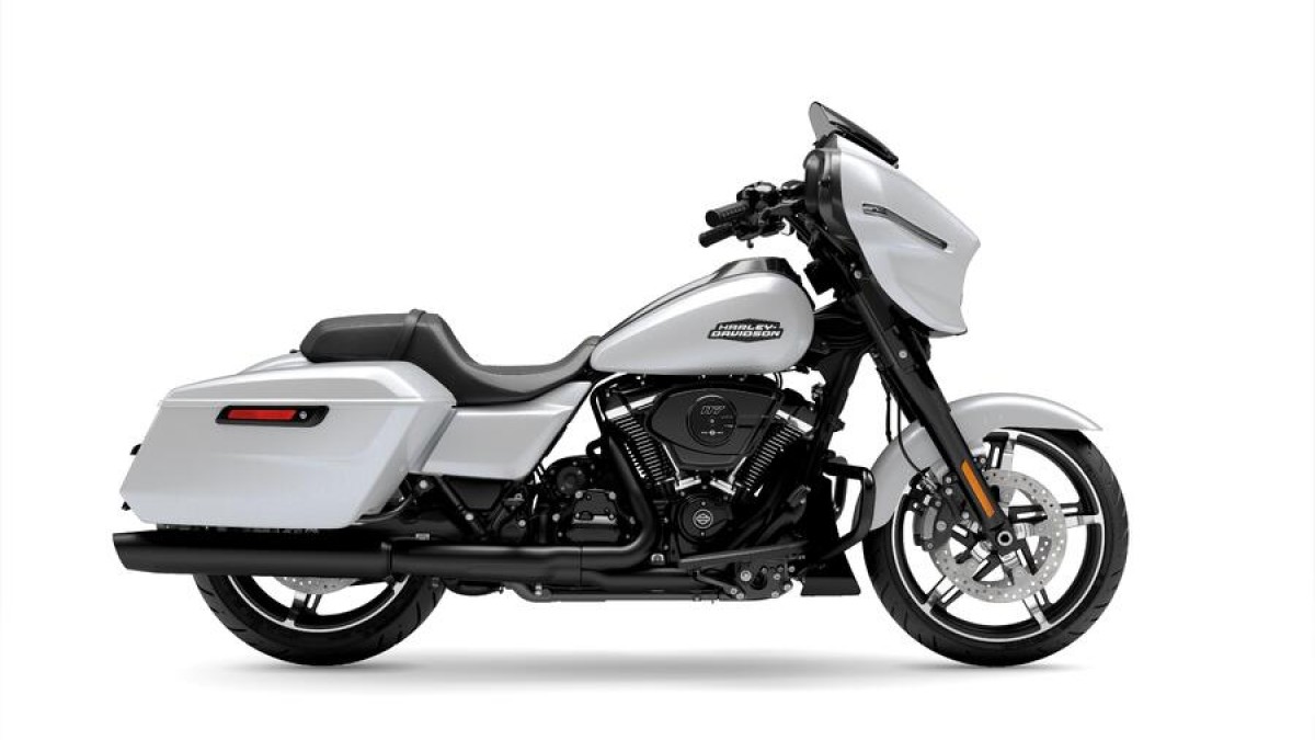 STREET GLIDE WHITE ONYX PEARL/BLACK FINISH