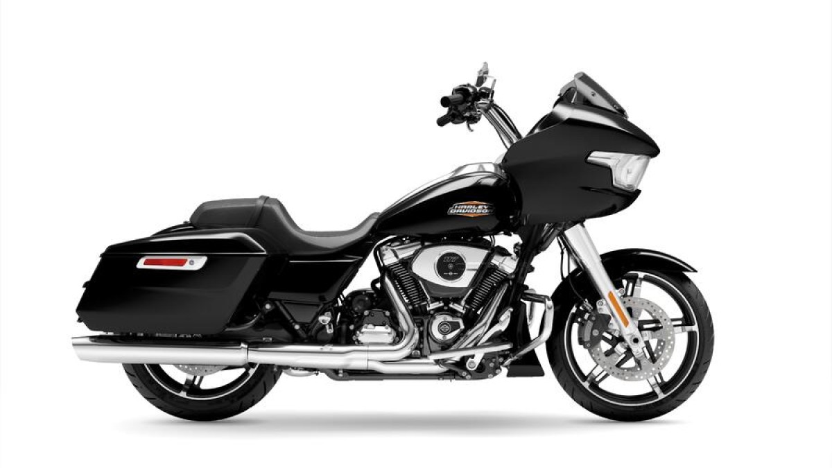 ROAD GLIDE VIVID BLACK/CHROME FINISH